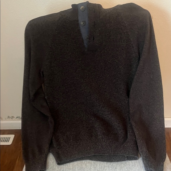 Woolrich Men's Charcoal V-Neck Sweater - Picture 1 of 4